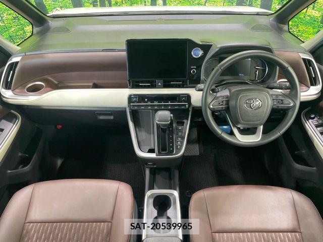 Toyota NOAH HYBRID 2022-09 8438036-1