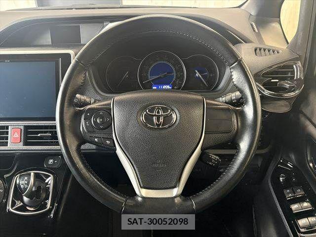 Toyota NOAH HYBRID 2020-01 8458094-11