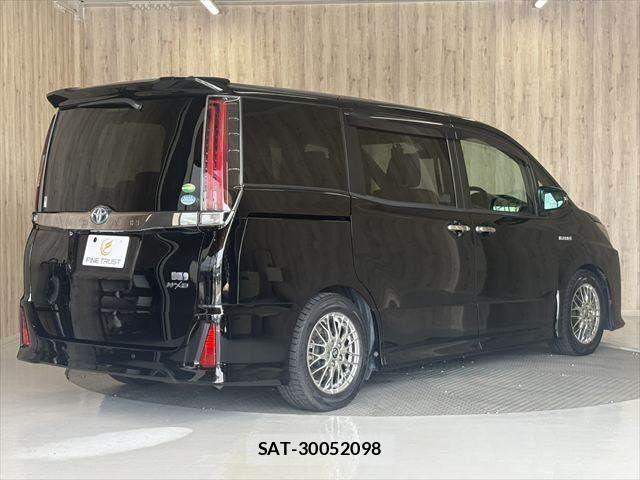 Toyota NOAH HYBRID 2020-01 8458094-17