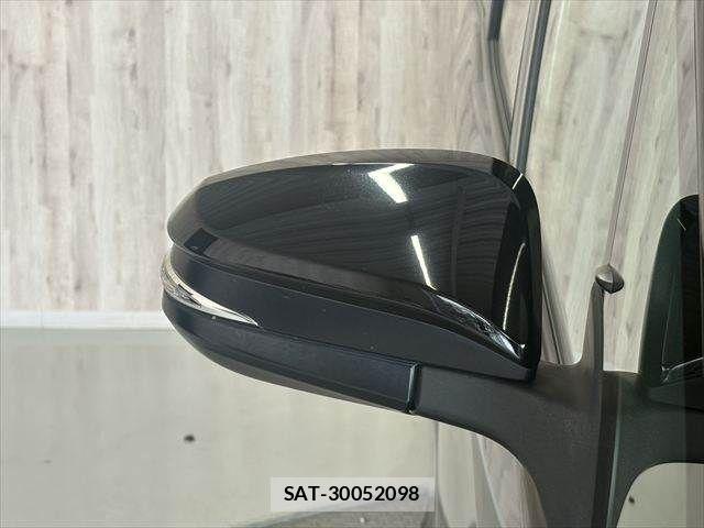 Toyota NOAH HYBRID 2020-01 8458094-23