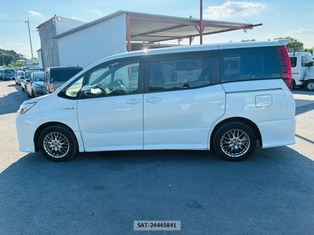 Toyota NOAH HYBRID 2016-02 8435933-1