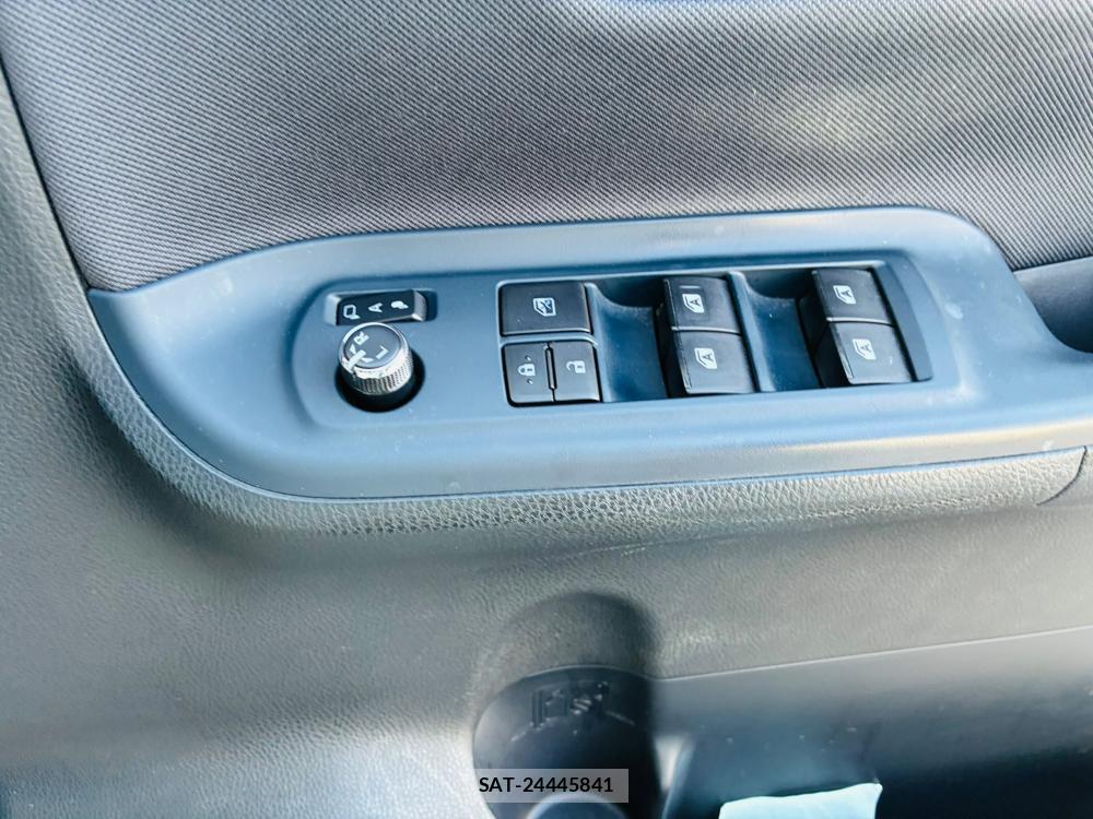 Toyota NOAH HYBRID 2016-02 8435933-22