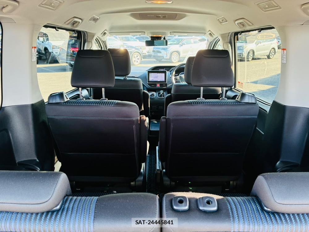 Toyota NOAH HYBRID 2016-02 8435933-26