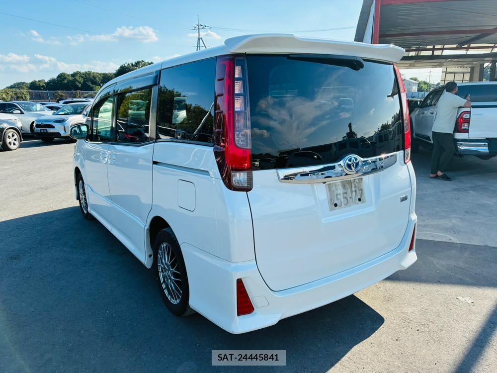 Toyota NOAH HYBRID 2016-02 8435933-2