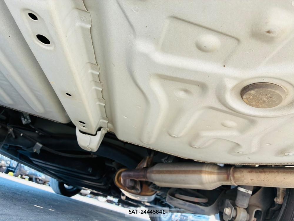 Toyota NOAH HYBRID 2016-02 8435933-38