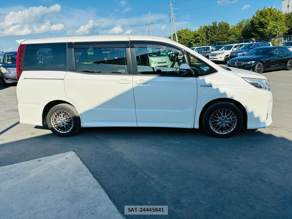 Toyota NOAH HYBRID 2016-02 8435933-5