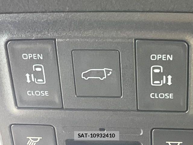 Toyota NOAH HYBRID 2022-09 8526293-2