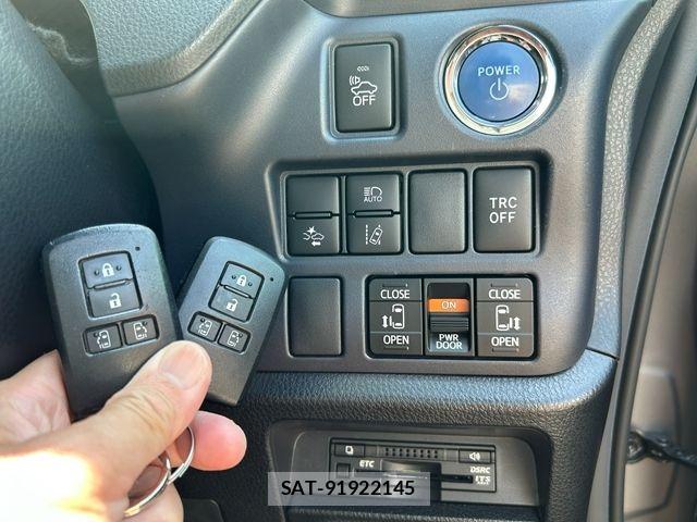 Toyota NOAH HYBRID 2016-01 8526306-22