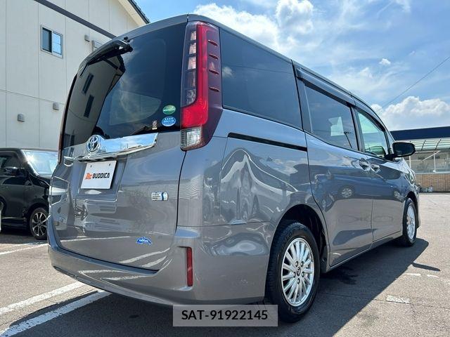 Toyota NOAH HYBRID 2016-01 8526306-6