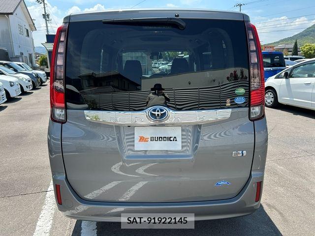Toyota NOAH HYBRID 2016-01 8526306-7
