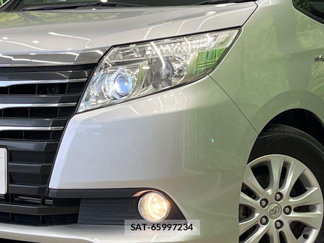 Toyota NOAH HYBRID 2014-03 8526305-12