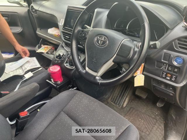 Toyota NOAH HYBRID 2014-10 8526304-6
