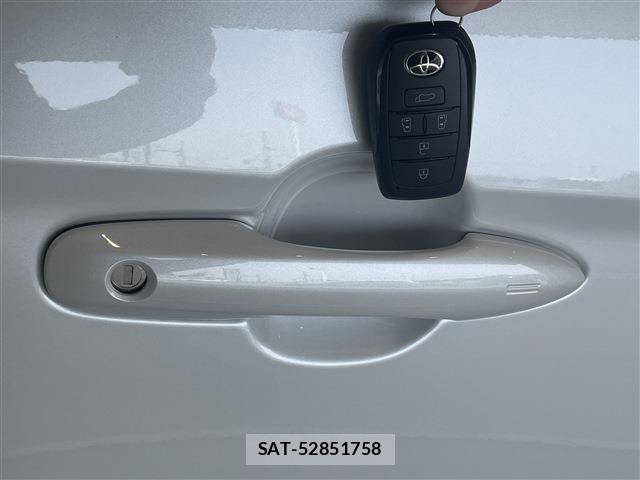 Toyota NOAH HYBRID 2026-03 8562989-9