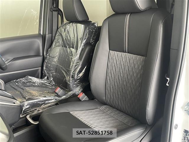 Toyota NOAH HYBRID 2026-03 8562989-24