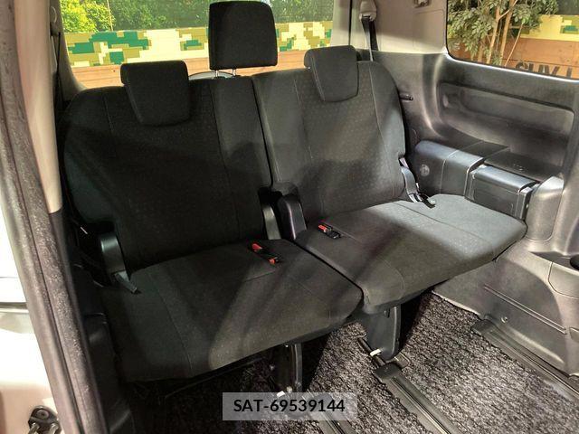 Toyota NOAH HYBRID 2015-09 8563001-10