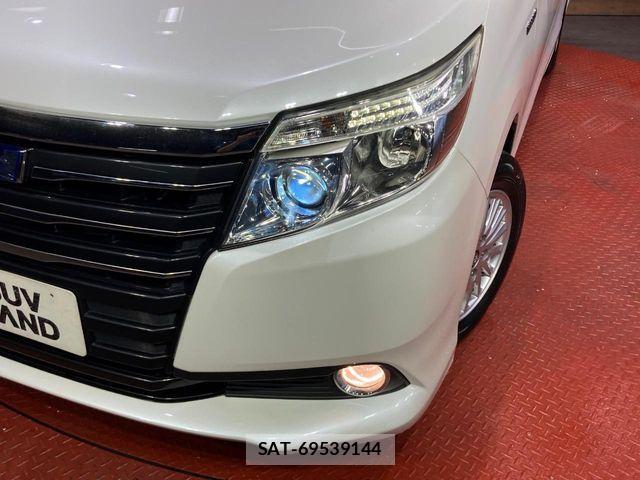 Toyota NOAH HYBRID 2015-09 8563001-11
