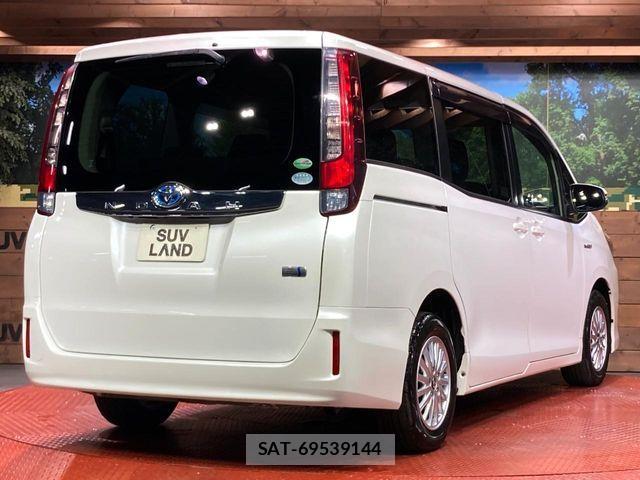 Toyota NOAH HYBRID 2015-09 8563001-16