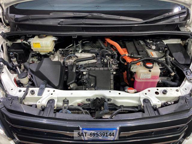Toyota NOAH HYBRID 2015-09 8563001-17