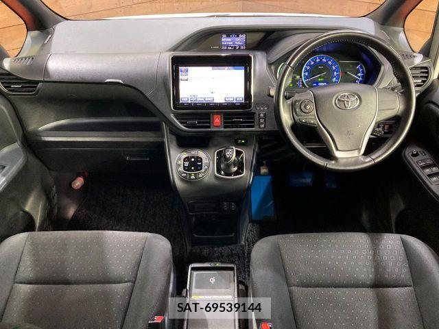 Toyota NOAH HYBRID 2015-09 8563001-1
