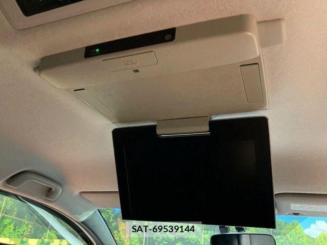 Toyota NOAH HYBRID 2015-09 8563001-2