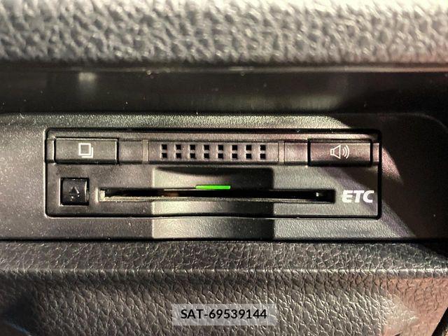 Toyota NOAH HYBRID 2015-09 8563001-6
