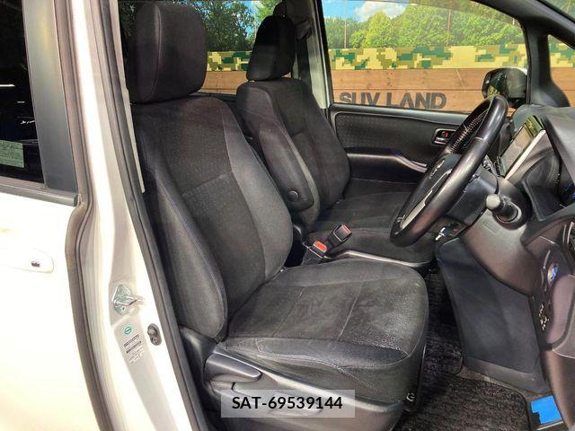 Toyota NOAH HYBRID 2015-09 8563001-8