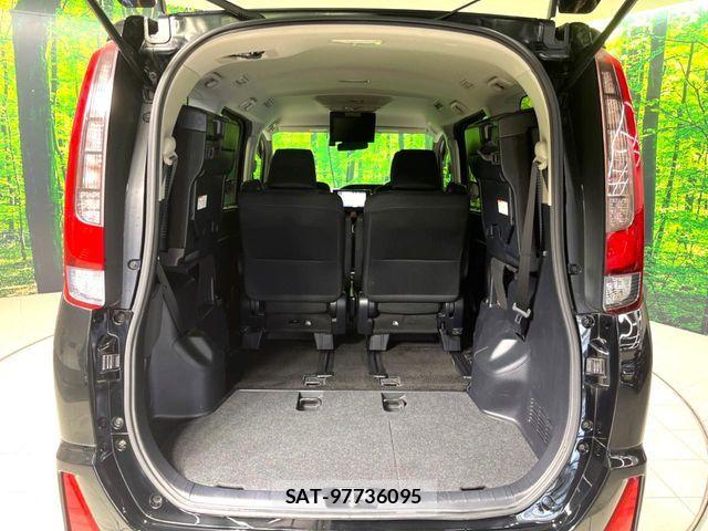 Toyota NOAH HYBRID 2016-07 8562994-11