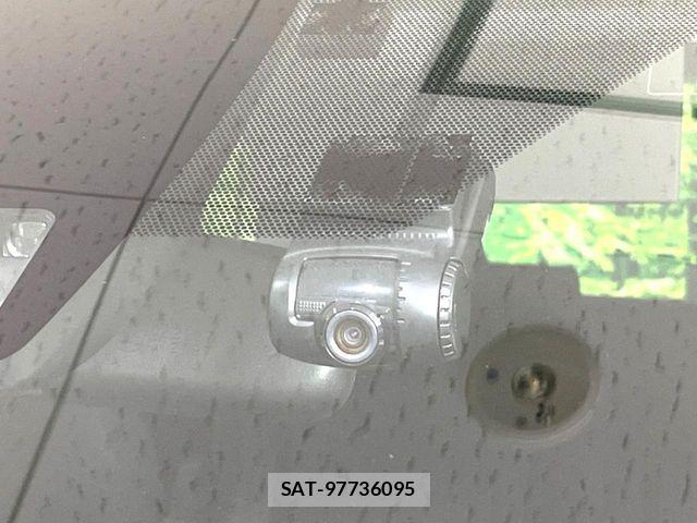 Toyota NOAH HYBRID 2016-07 8562994-5