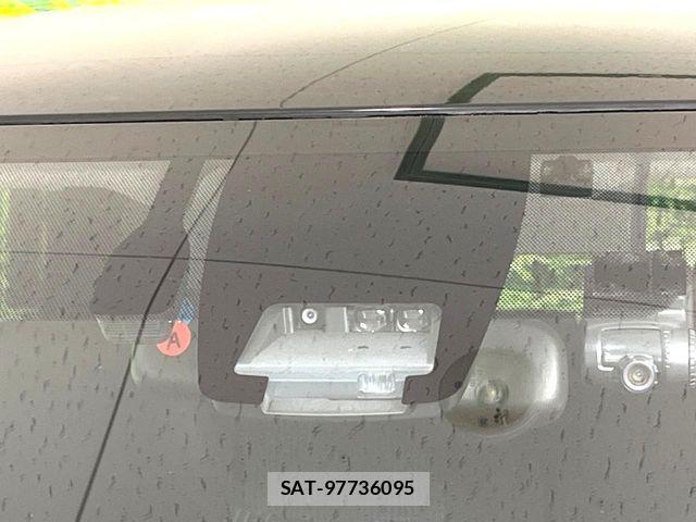 Toyota NOAH HYBRID 2016-07 8562994-6