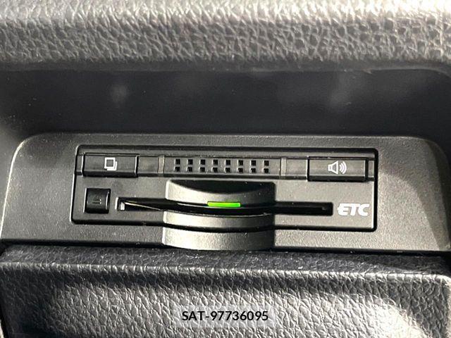 Toyota NOAH HYBRID 2016-07 8562994-7