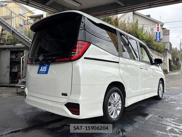 Toyota NOAH HYBRID 2023-10 8562996-11