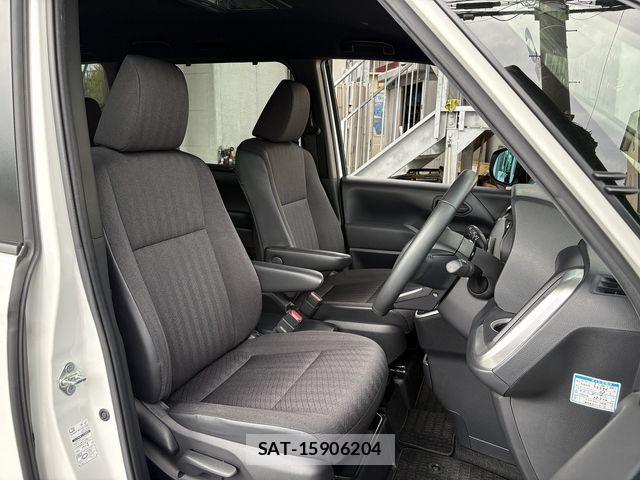 Toyota NOAH HYBRID 2023-10 8562996-24