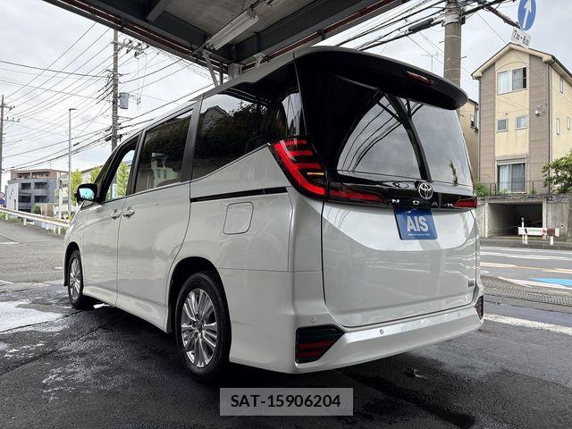 Toyota NOAH HYBRID 2023-10 8562996-2