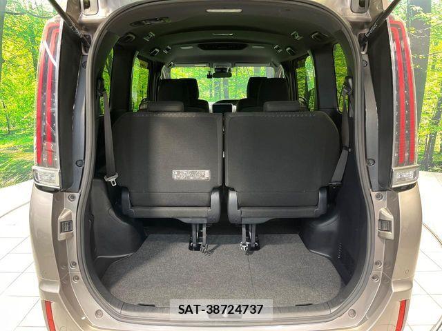 Toyota NOAH HYBRID 2019-11 8562992-10