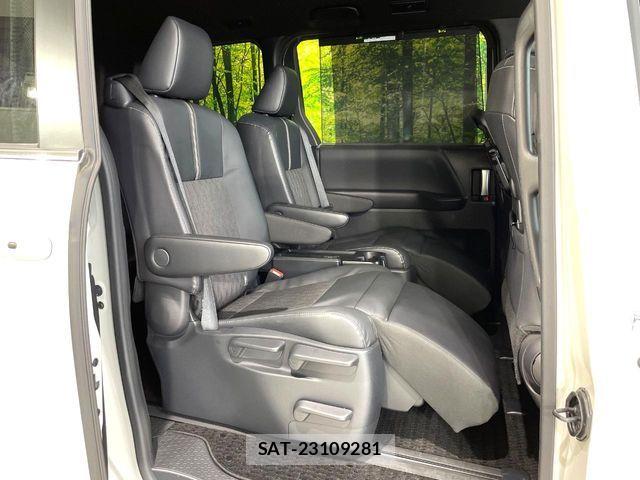 Toyota NOAH HYBRID 2022-06 8562987-8