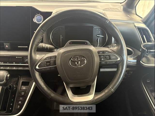 Toyota NOAH HYBRID 2022-04 8562990-11