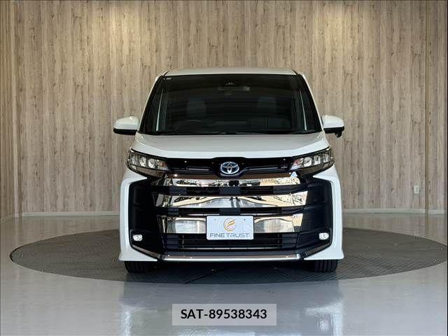 Toyota NOAH HYBRID 2022-04 8562990-14