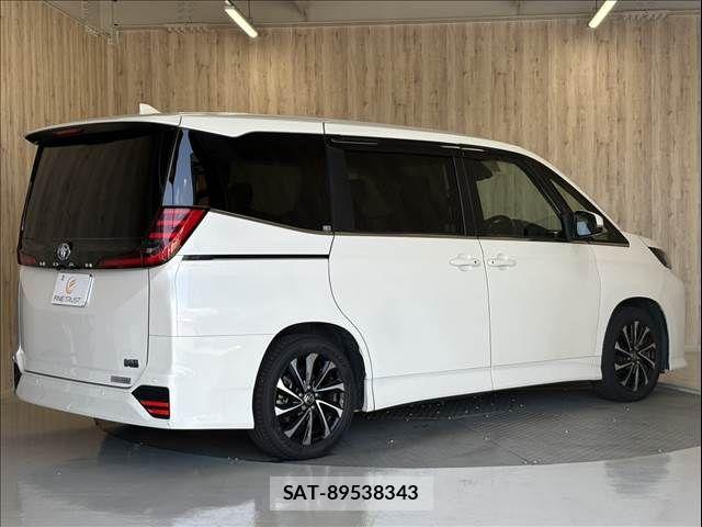 Toyota NOAH HYBRID 2022-04 8562990-17