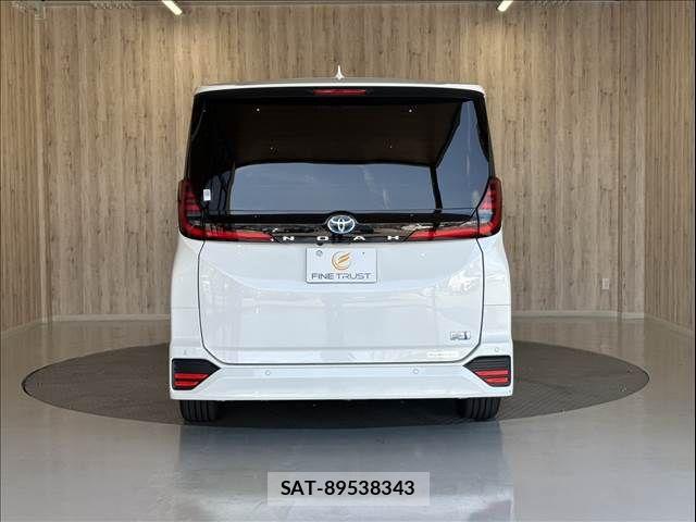 Toyota NOAH HYBRID 2022-04 8562990-18