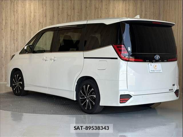 Toyota NOAH HYBRID 2022-04 8562990-19