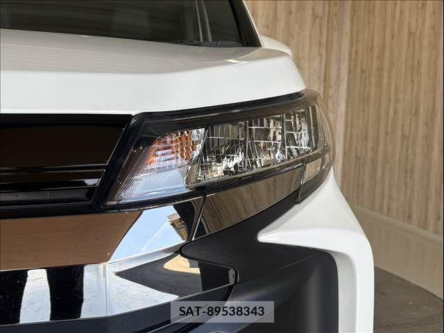 Toyota NOAH HYBRID 2022-04 8562990-22