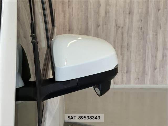 Toyota NOAH HYBRID 2022-04 8562990-23