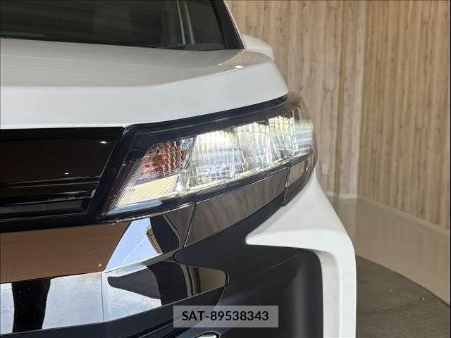 Toyota NOAH HYBRID 2022-04 8562990-28