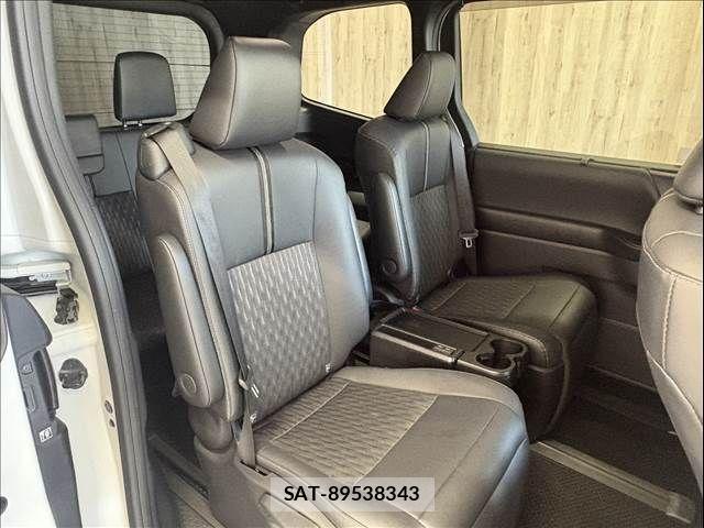 Toyota NOAH HYBRID 2022-04 8562990-8