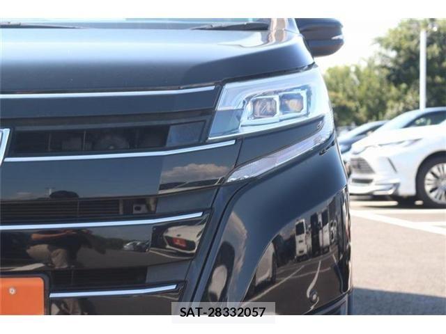Toyota NOAH HYBRID 2017-12 8562995-11
