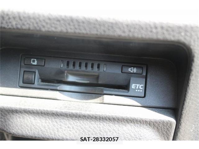 Toyota NOAH HYBRID 2017-12 8562995-5