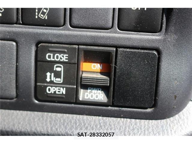 Toyota NOAH HYBRID 2017-12 8562995-6