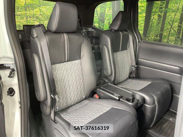 Toyota NOAH HYBRID 2026-03 8628114-8