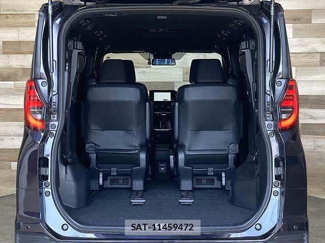 Toyota NOAH HYBRID 2023-04 8628123-12