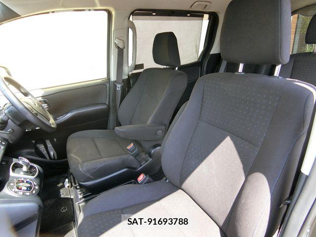 Toyota NOAH HYBRID 2016-01 8628127-13